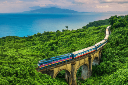 澳洲旅客花36小時搭乘統一列車從南到北穿越越南